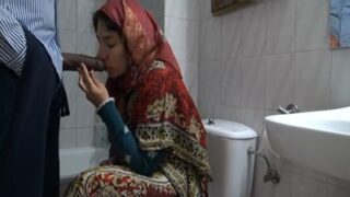 Seorang Diplomat Berhijab Menjilat Kontol Hitam Besar Di Film Panas Pakistan